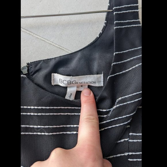 BCBG Generation Dress Size 4 - Picture 4 of 4